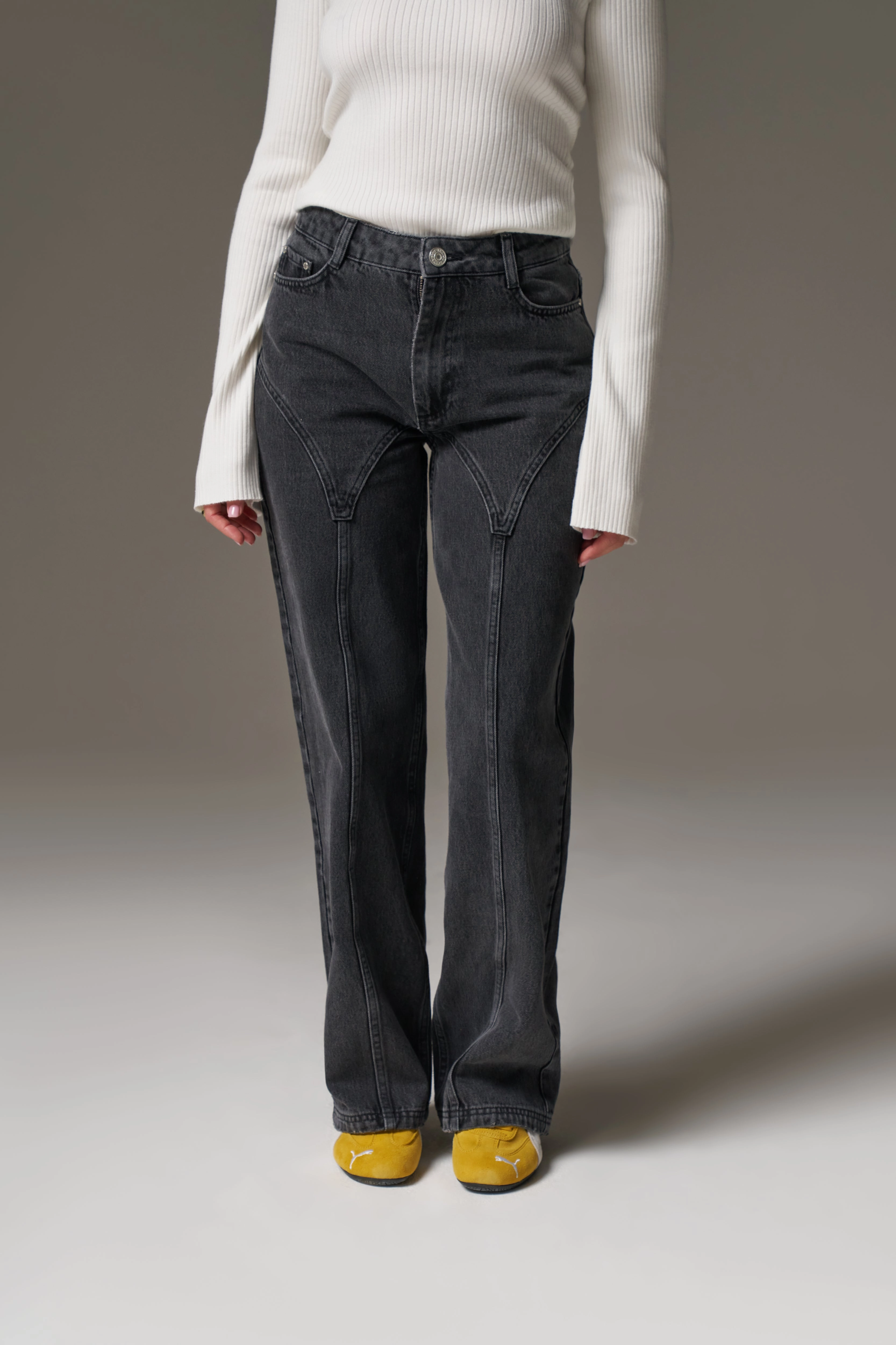 SEAM DETAIL WASHED JEANS - BLACK WASH