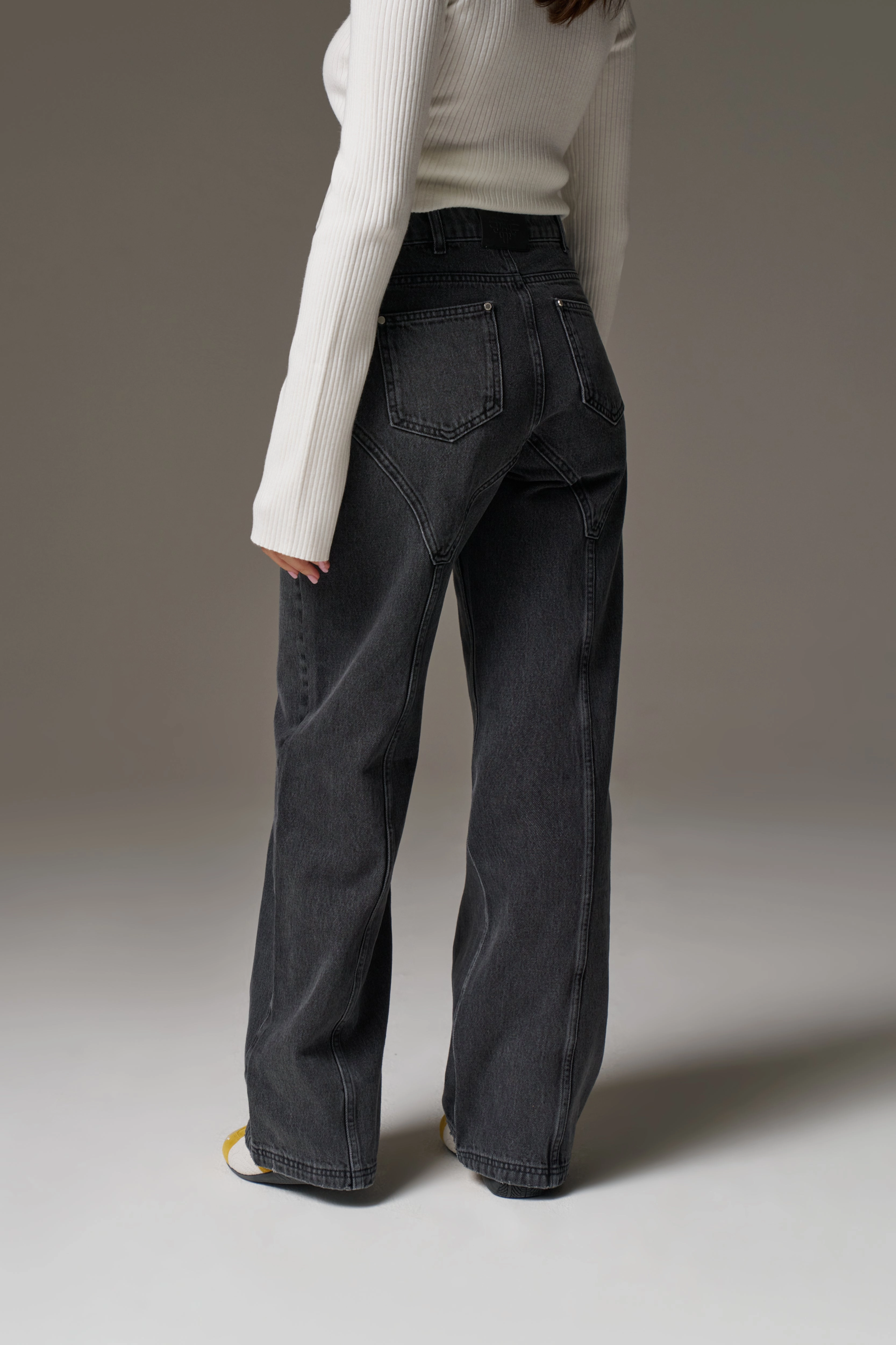 SEAM DETAIL WASHED JEANS - BLACK WASH
