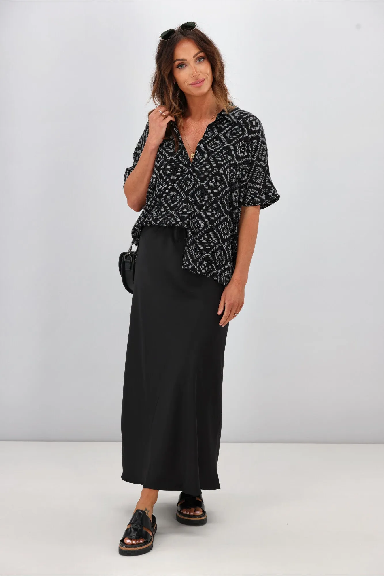 Shine On Label Mina Printed Shirt Black