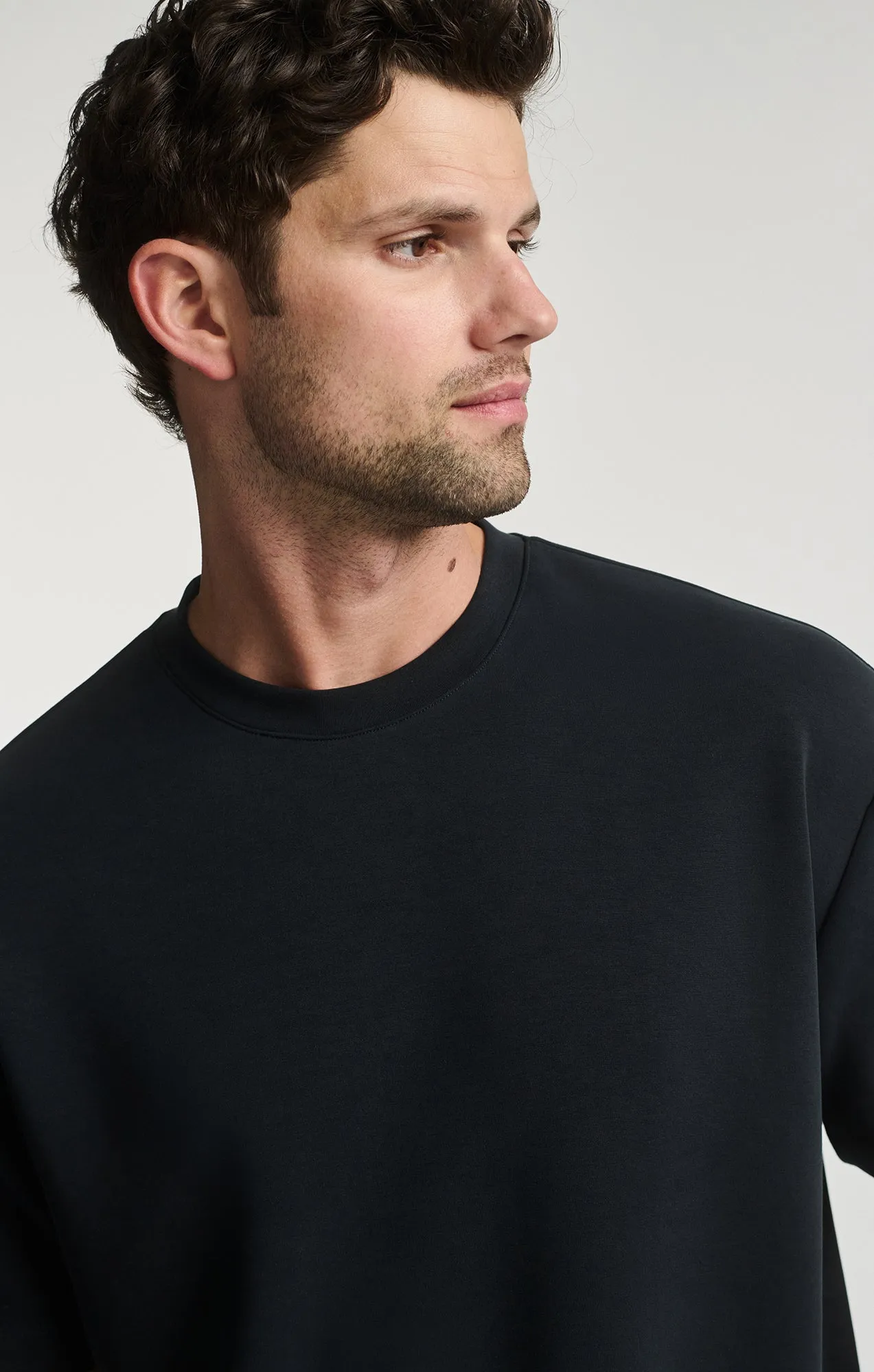 SHORT SLEEVE CREW NECK T-SHIRT IN JET BLACK