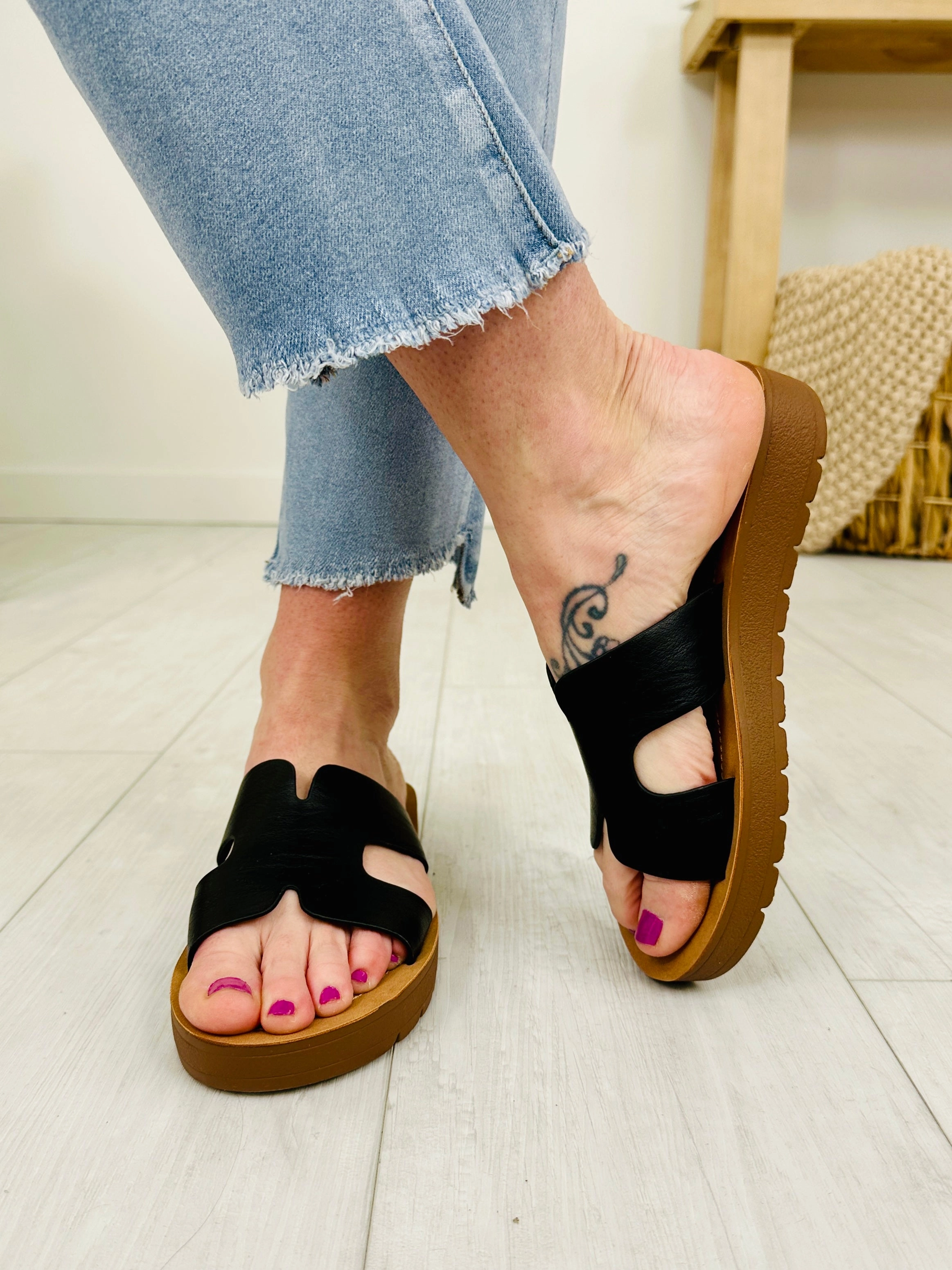 Sunkissed Steps Sandals In Black Smooth
