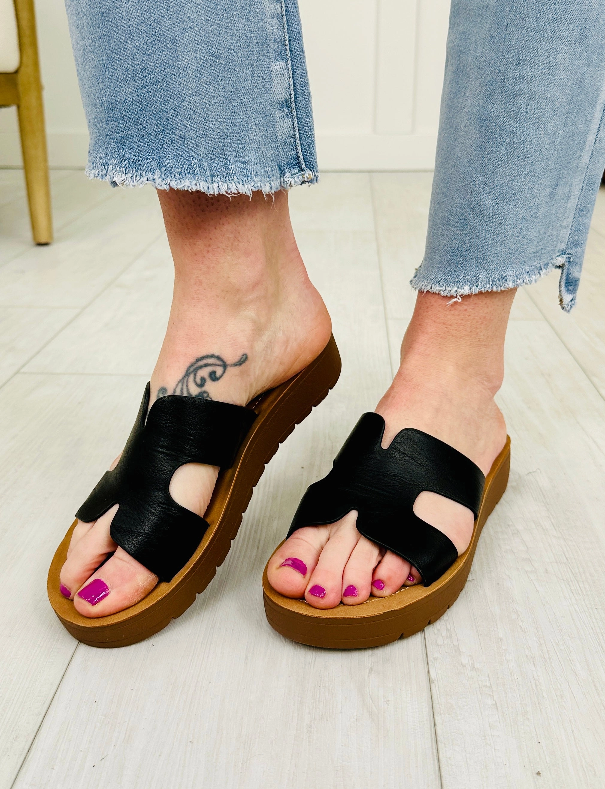 Sunkissed Steps Sandals In Black Smooth