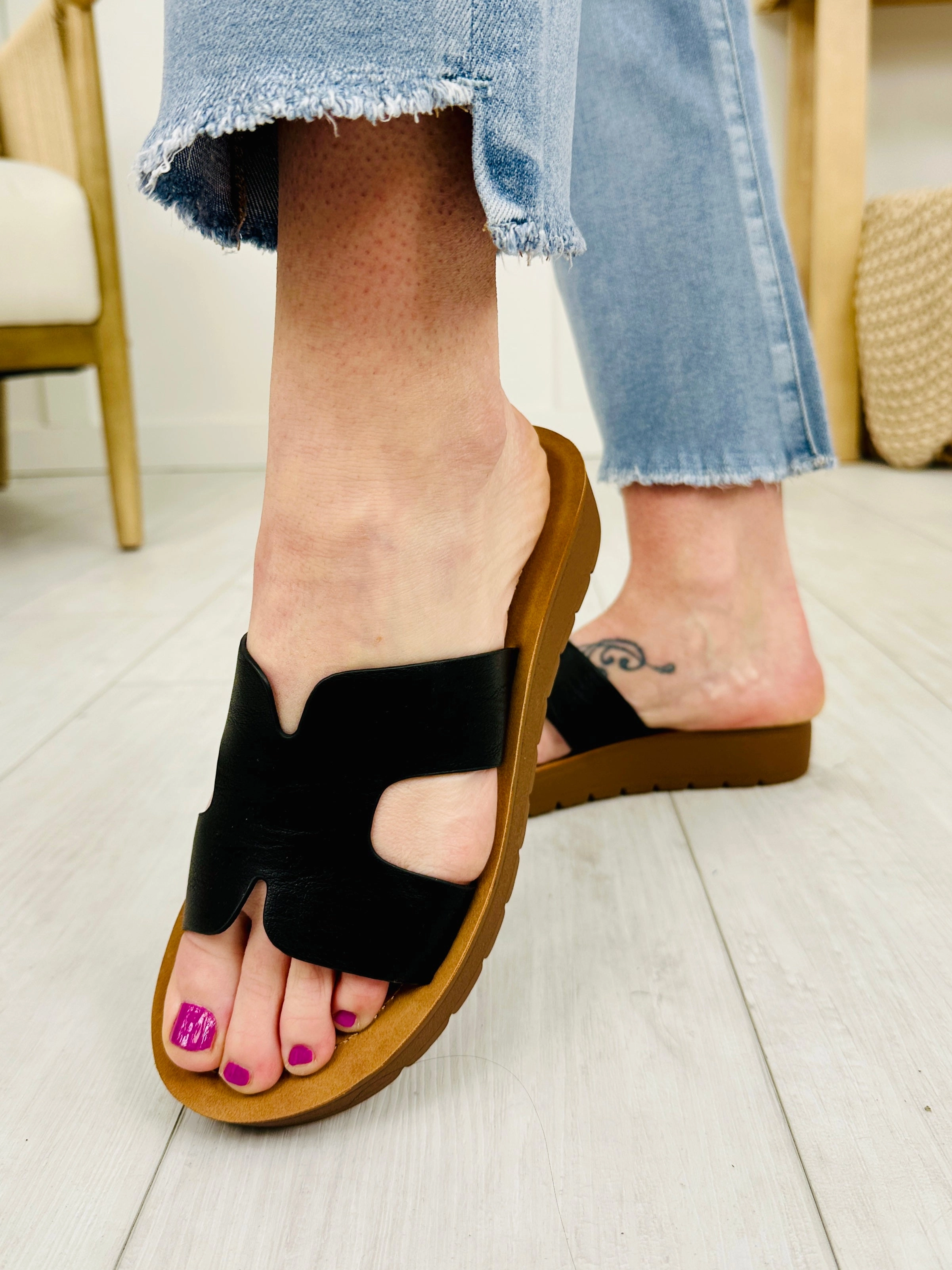Sunkissed Steps Sandals In Black Smooth