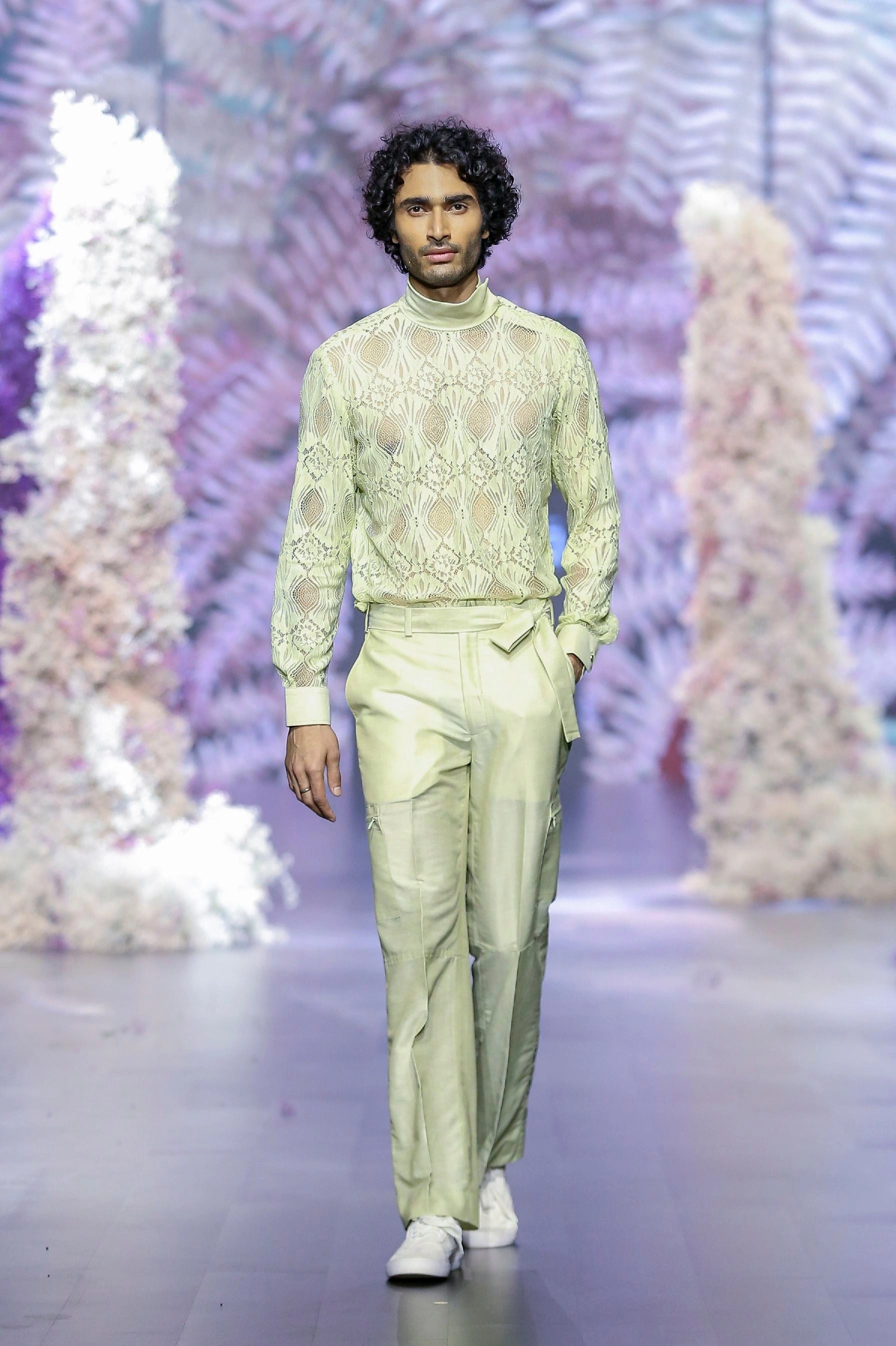 Tapered Pants with belt