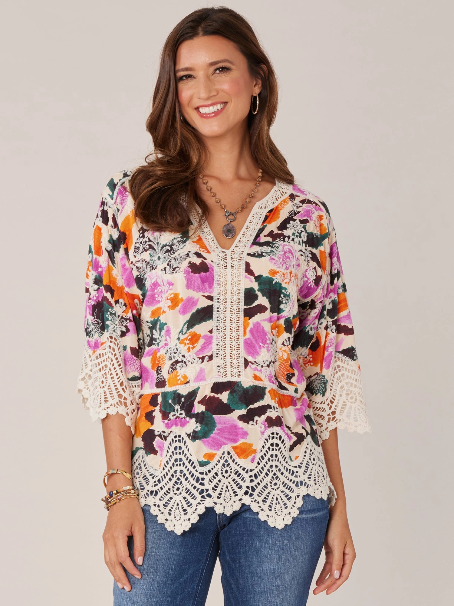 Three Quarter Sleeve V-Notch Neck Scallop Edge Printed Petite Woven Top