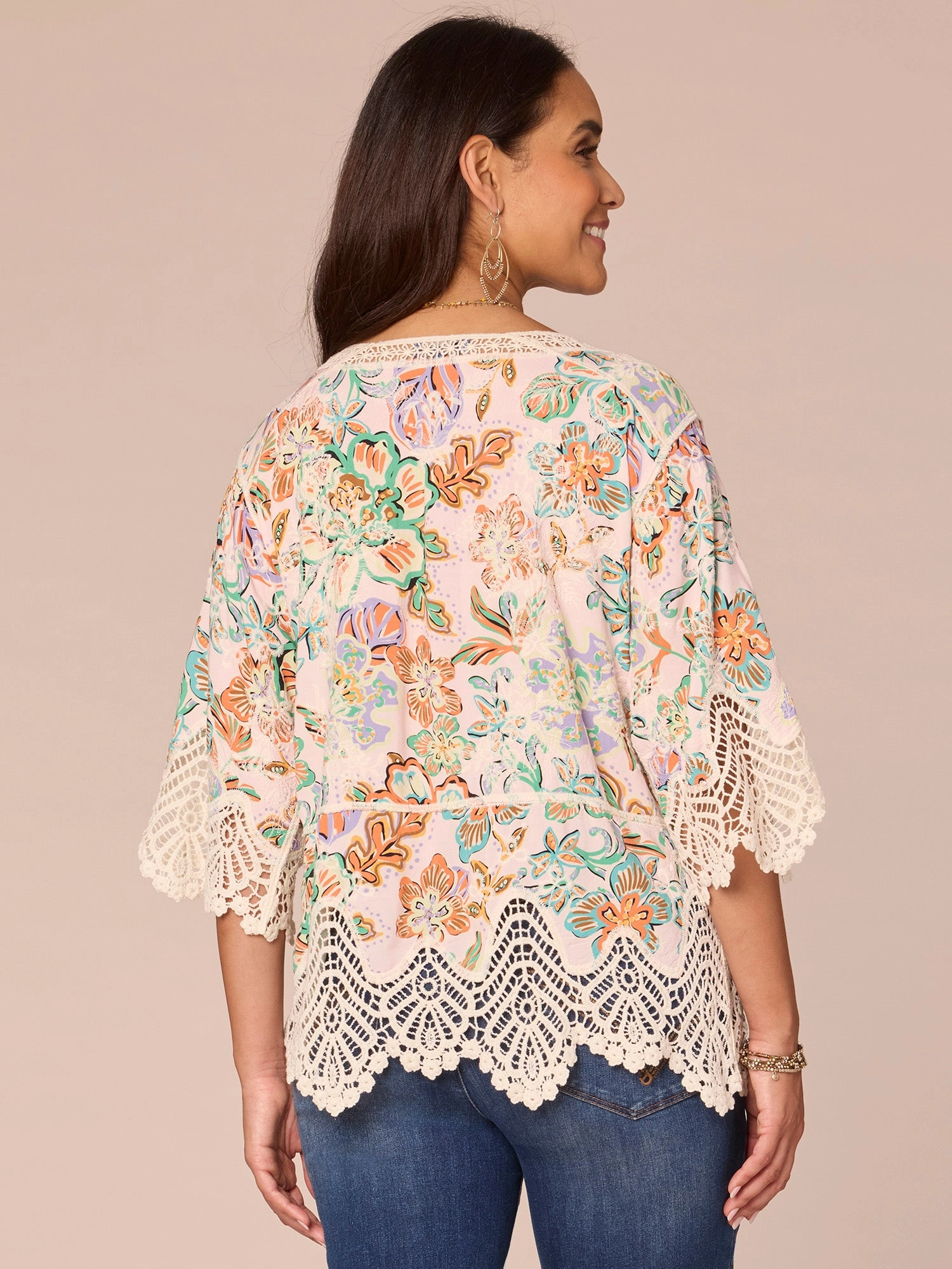 Three Quarter Sleeve V-Notch Neck Scallop Edge Printed Petite Woven Top