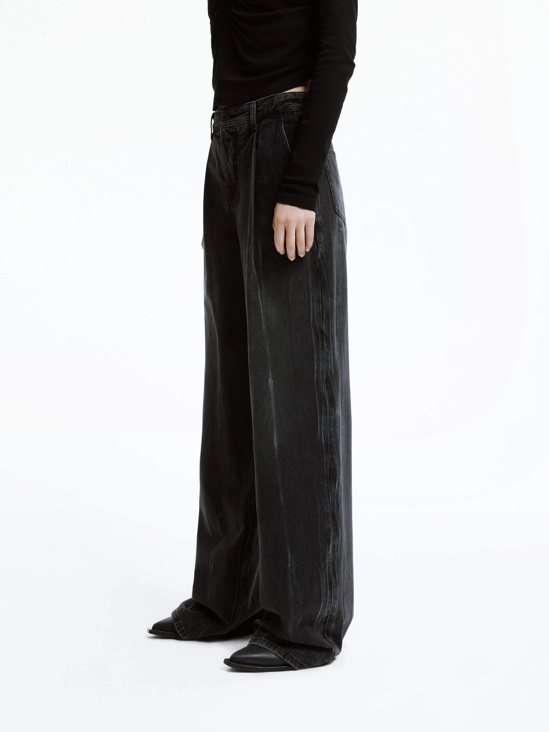 Wide Leg Pleated Jeans