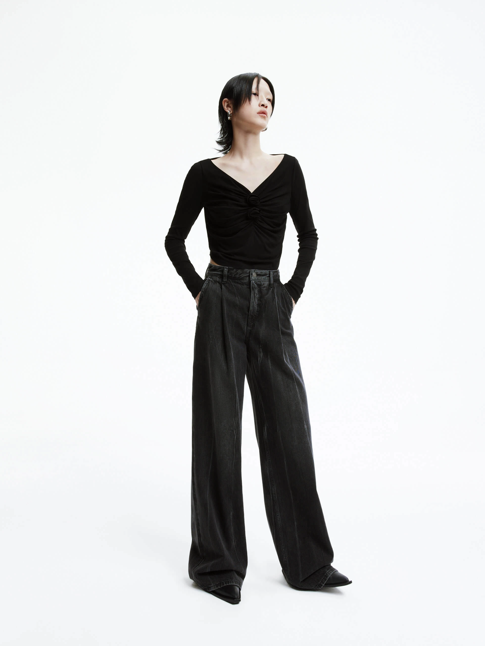 Wide Leg Pleated Jeans