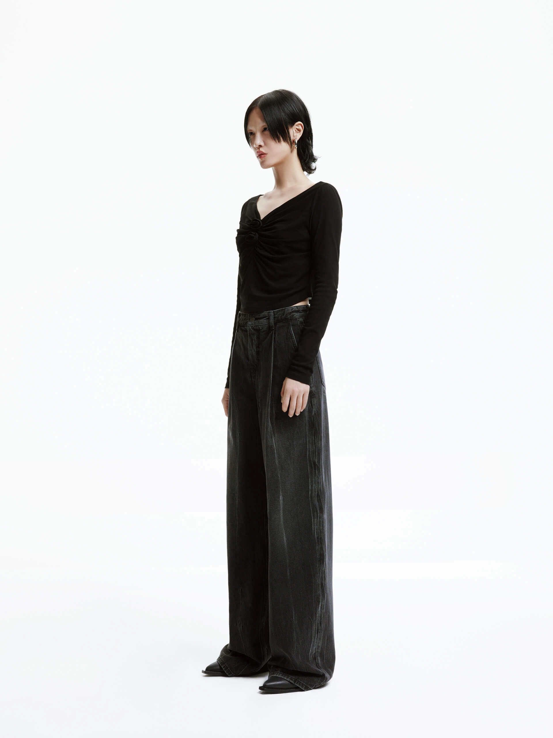 Wide Leg Pleated Jeans