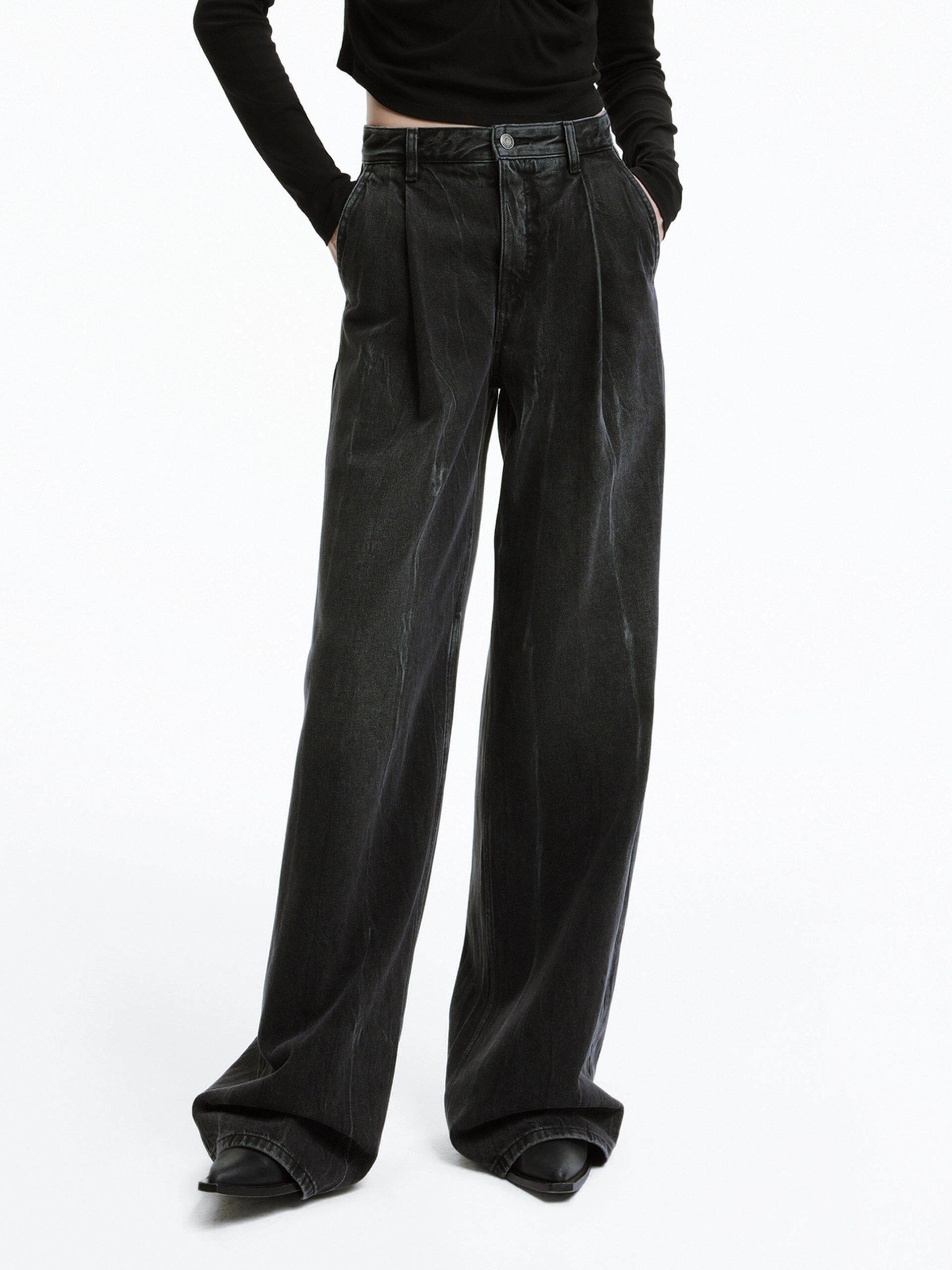 Wide Leg Pleated Jeans